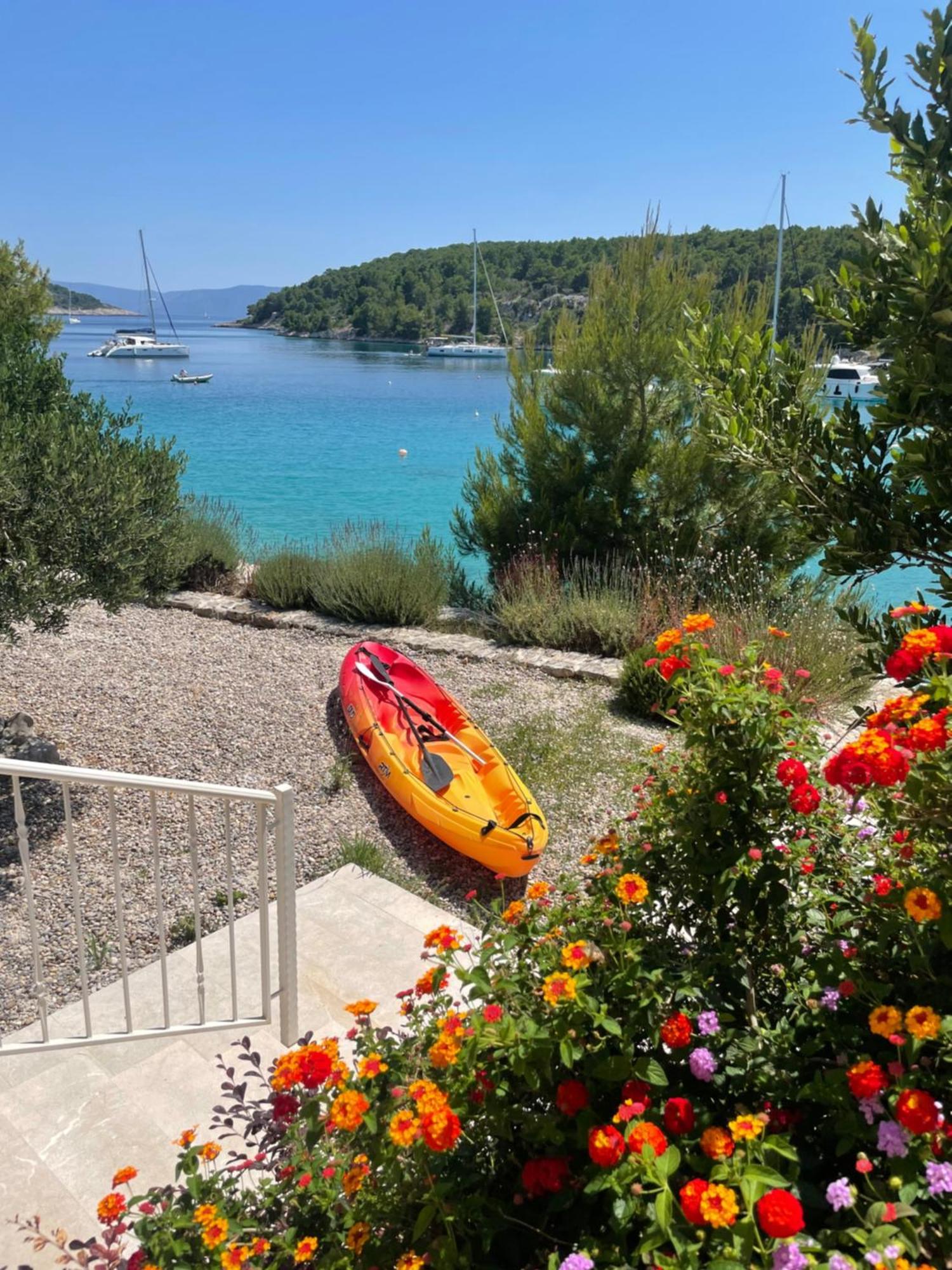 Luxury Villa Kate - In Lucice Bay With Turquoise Sea, Amazing Seaviews, And Heated Pool Milna  Exteriér fotografie