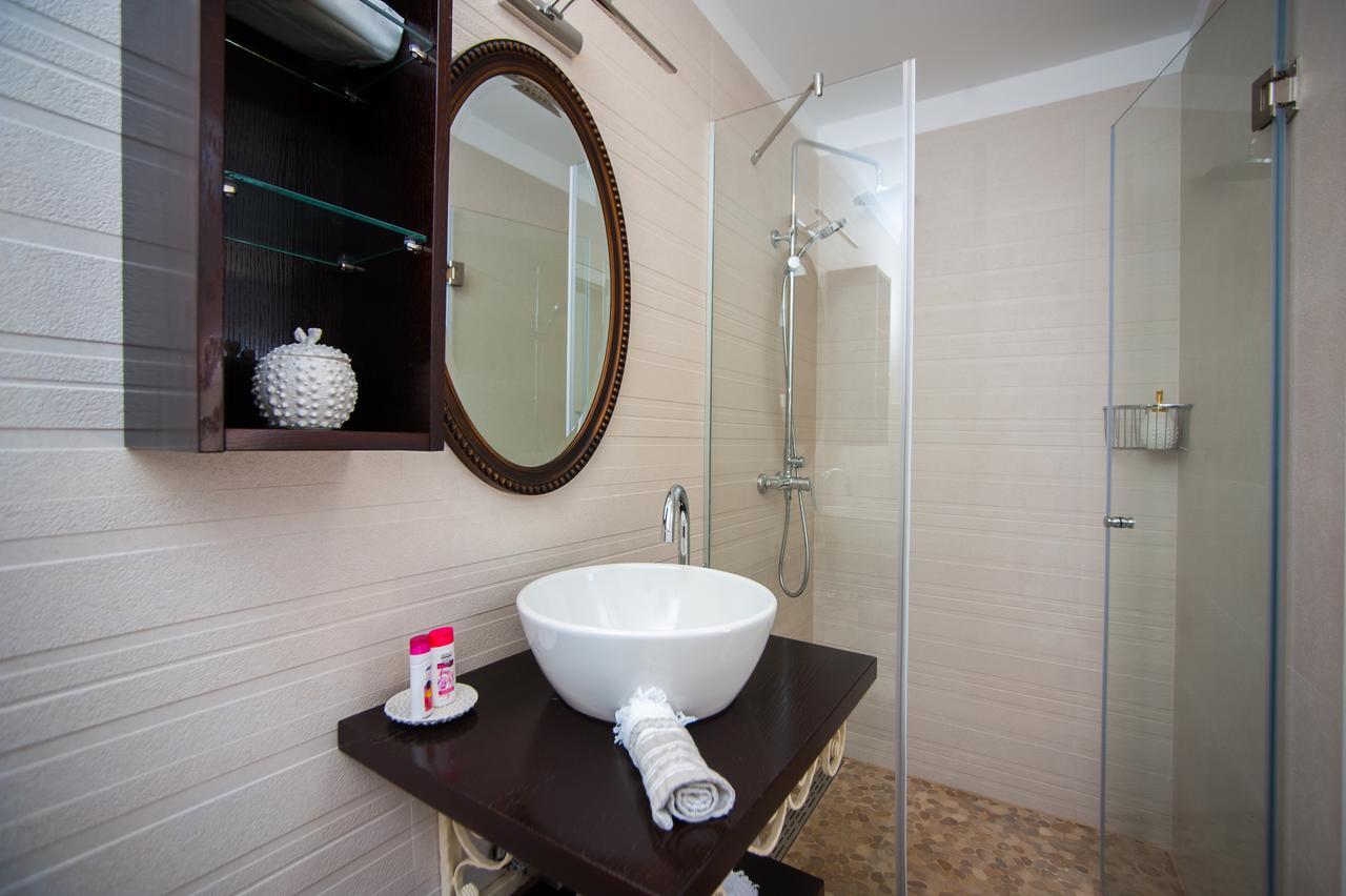 Luxury Villa Kate - In Lucice Bay With Turquoise Sea, Amazing Seaviews, And Heated Pool Milna  Exteriér fotografie