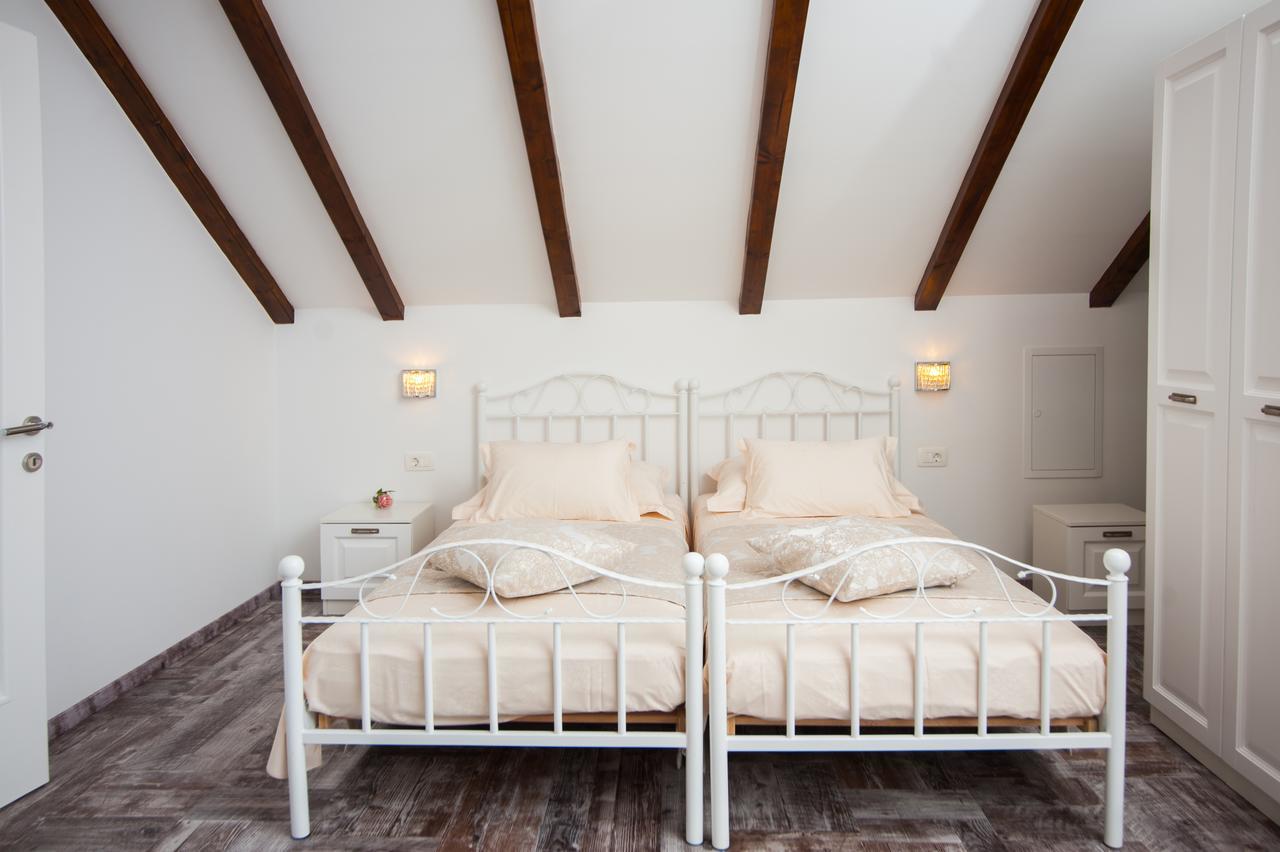 Luxury Villa Kate - In Lucice Bay With Turquoise Sea, Amazing Seaviews, And Heated Pool Milna  Exteriér fotografie