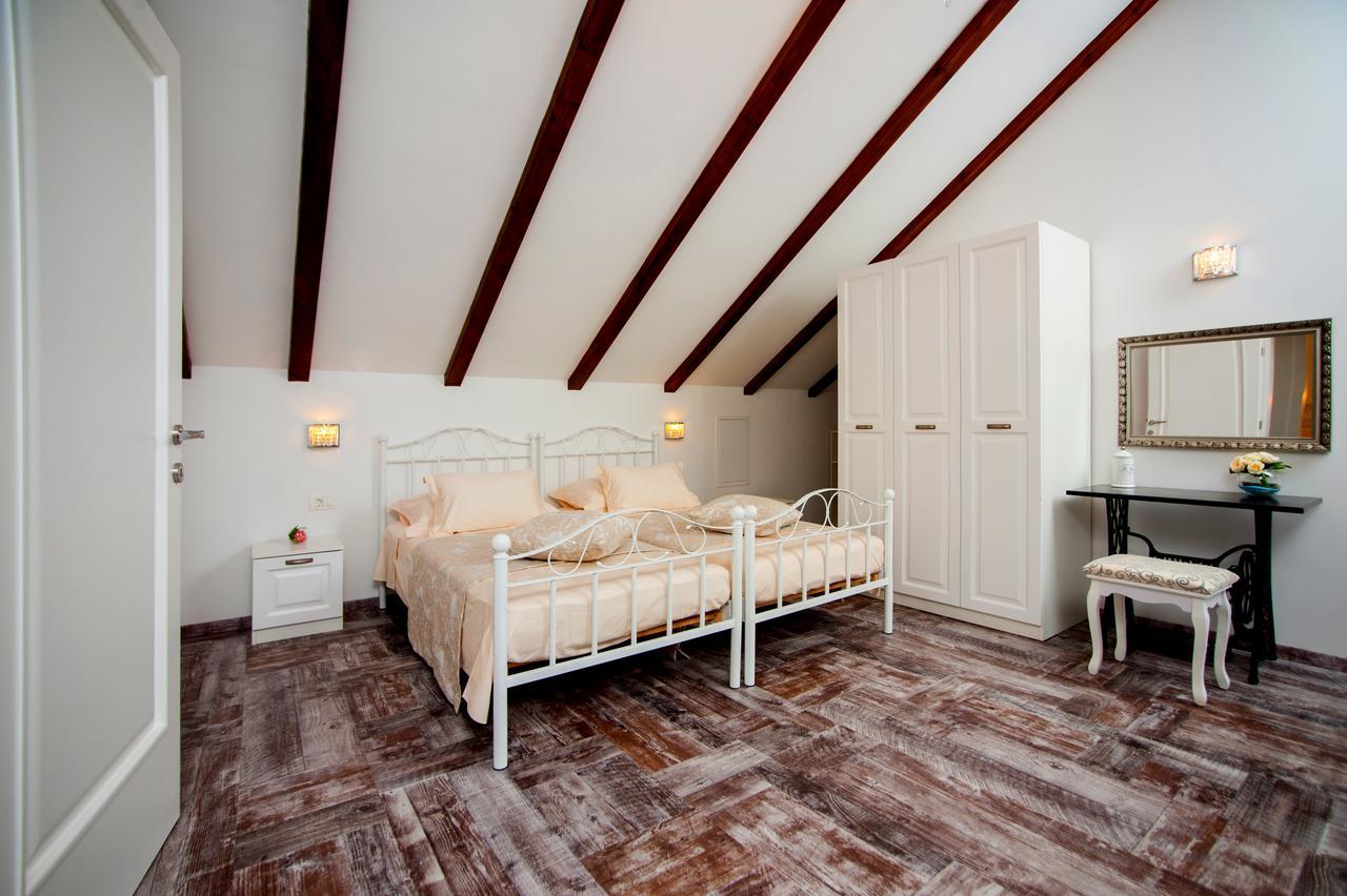 Luxury Villa Kate - In Lucice Bay With Turquoise Sea, Amazing Seaviews, And Heated Pool Milna  Exteriér fotografie