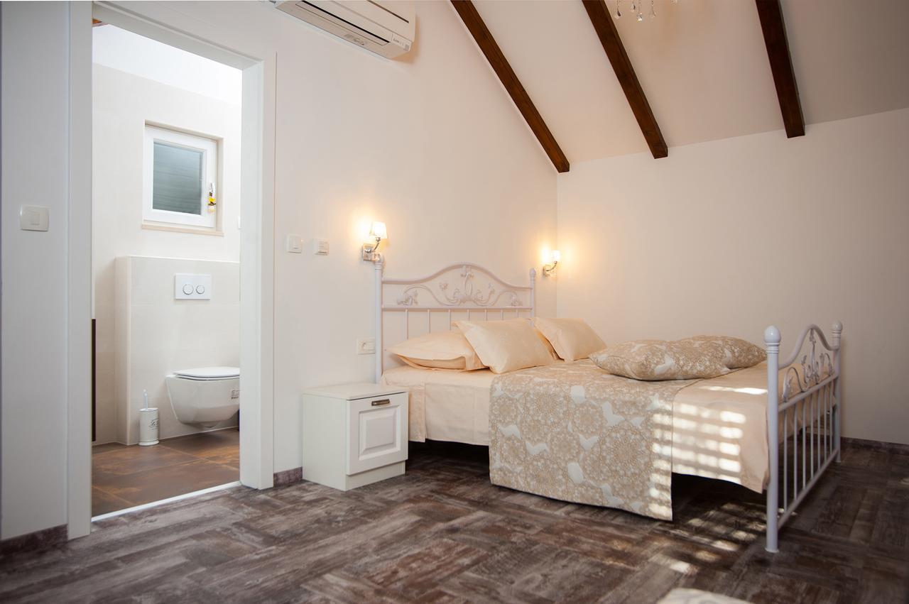 Luxury Villa Kate - In Lucice Bay With Turquoise Sea, Amazing Seaviews, And Heated Pool Milna  Exteriér fotografie
