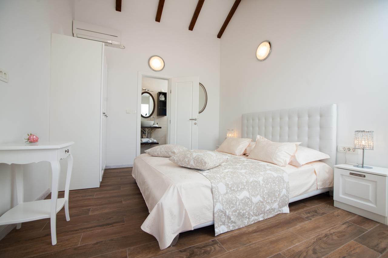 Luxury Villa Kate - In Lucice Bay With Turquoise Sea, Amazing Seaviews, And Heated Pool Milna  Exteriér fotografie