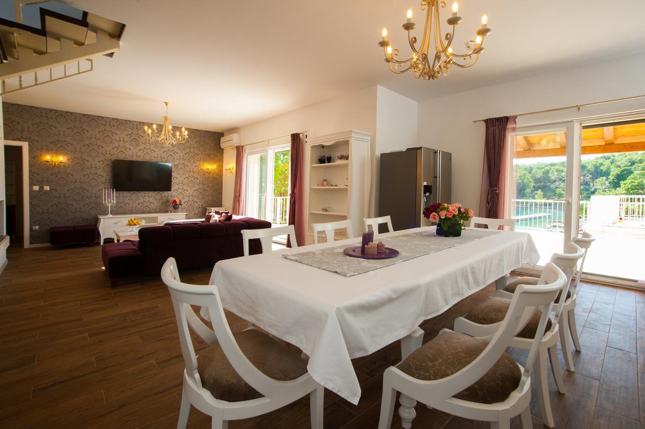 Luxury Villa Kate - In Lucice Bay With Turquoise Sea, Amazing Seaviews, And Heated Pool Milna  Exteriér fotografie