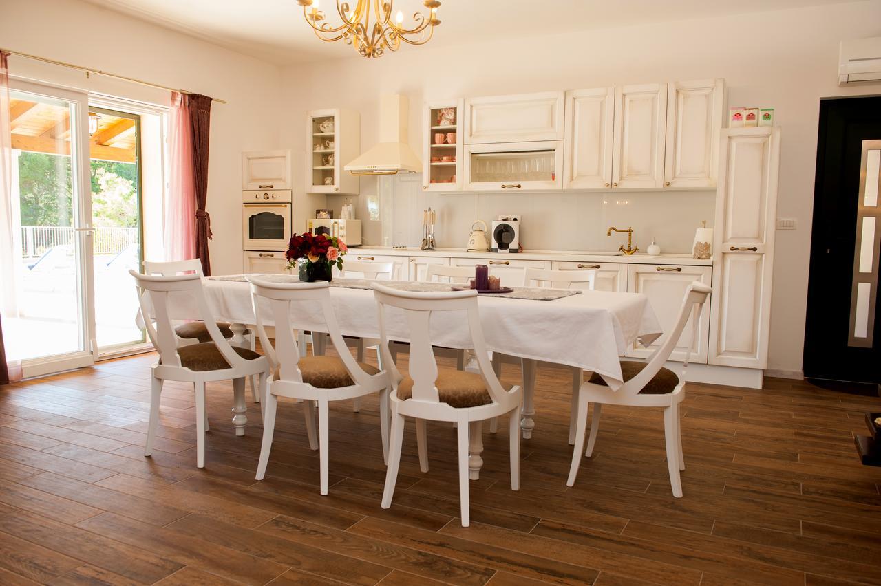 Luxury Villa Kate - In Lucice Bay With Turquoise Sea, Amazing Seaviews, And Heated Pool Milna  Exteriér fotografie
