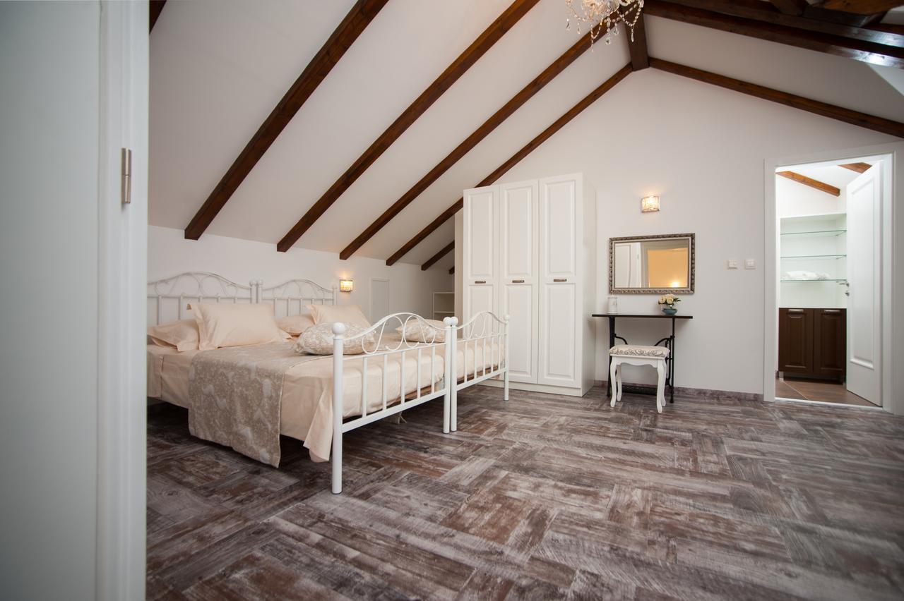 Luxury Villa Kate - In Lucice Bay With Turquoise Sea, Amazing Seaviews, And Heated Pool Milna  Exteriér fotografie