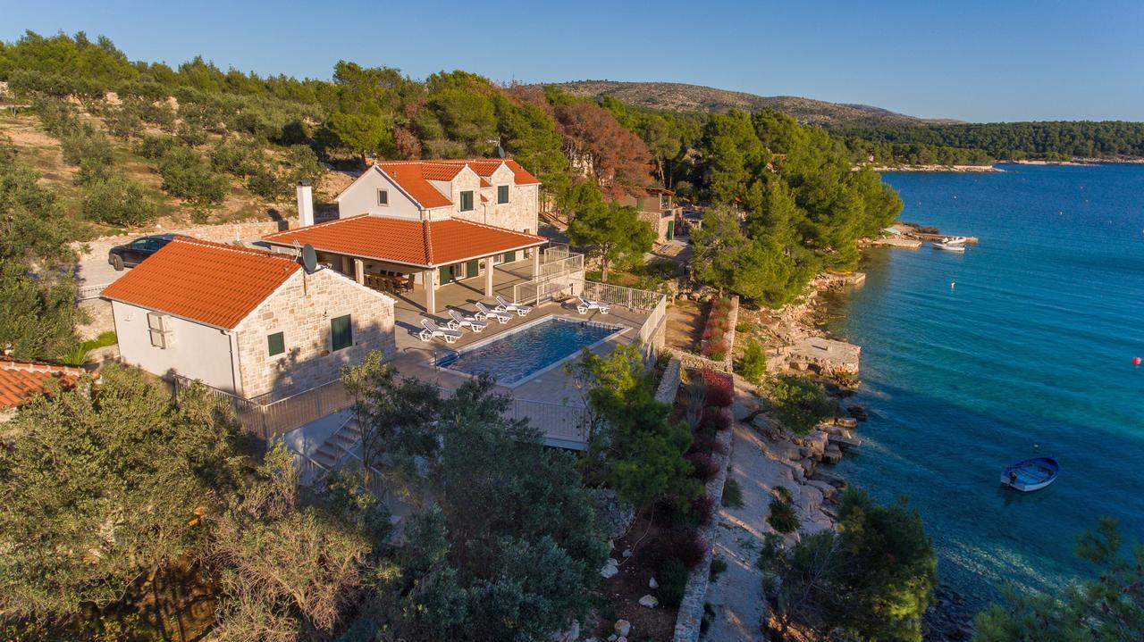 Luxury Villa Kate - In Lucice Bay With Turquoise Sea, Amazing Seaviews, And Heated Pool Milna  Exteriér fotografie