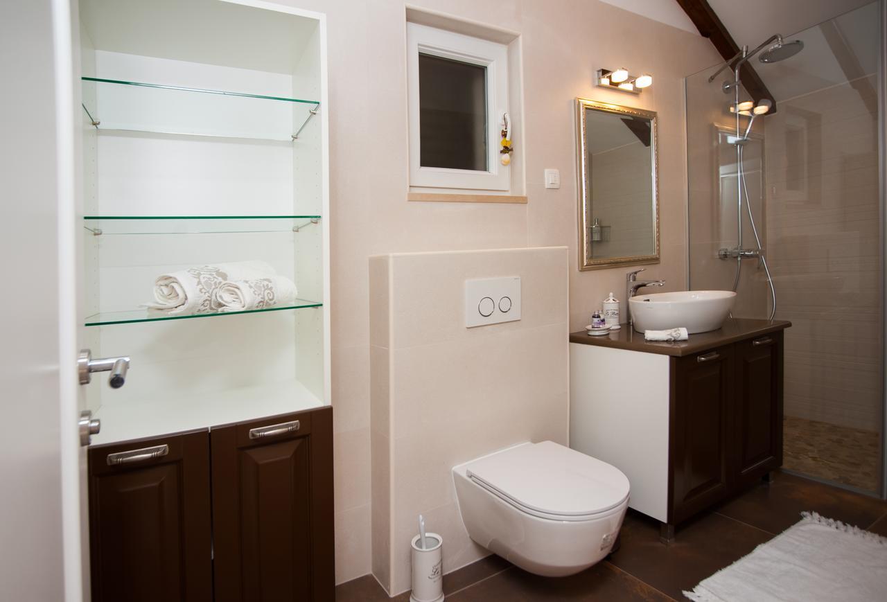 Luxury Villa Kate - In Lucice Bay With Turquoise Sea, Amazing Seaviews, And Heated Pool Milna  Exteriér fotografie