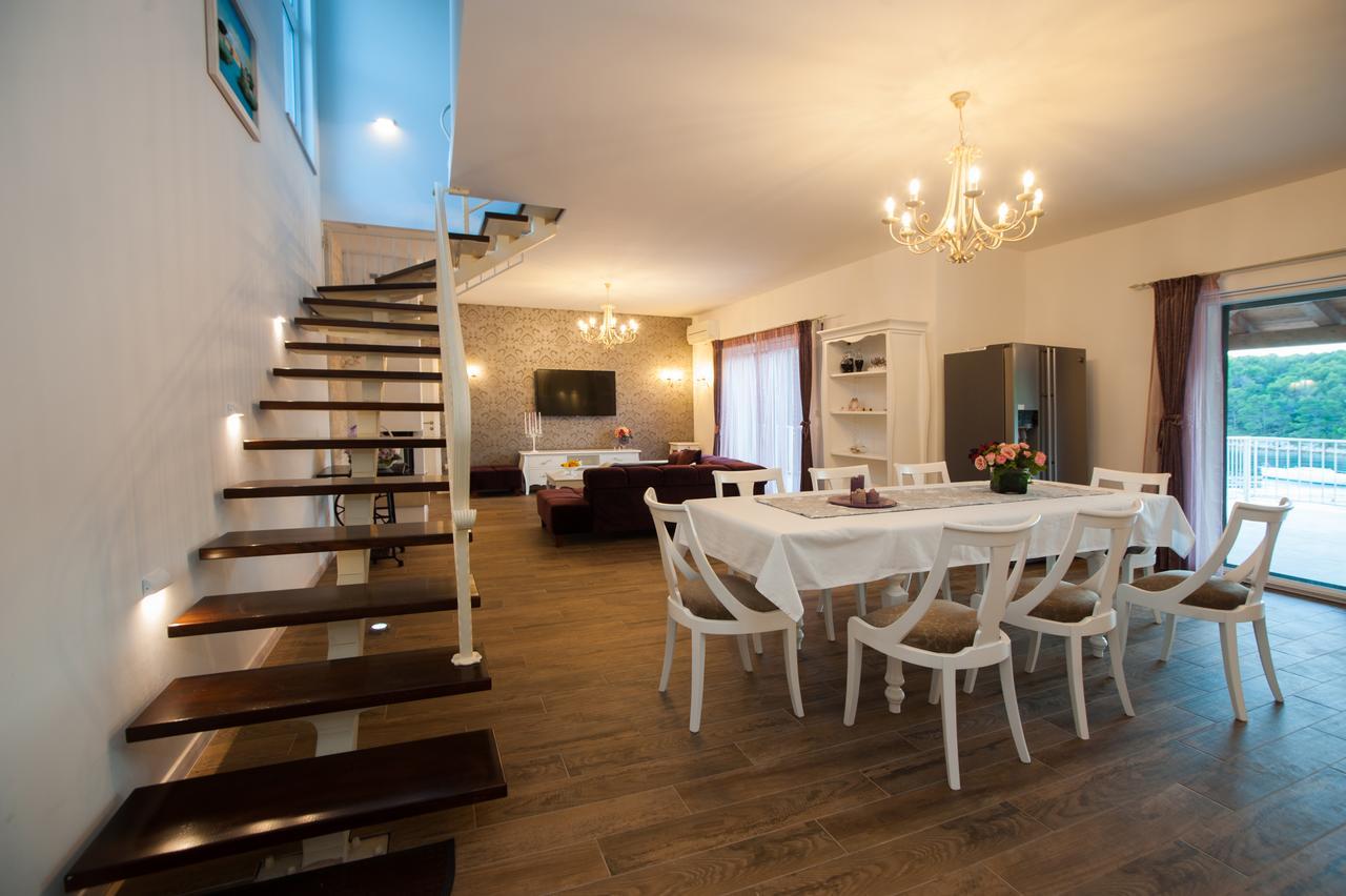 Luxury Villa Kate - In Lucice Bay With Turquoise Sea, Amazing Seaviews, And Heated Pool Milna  Exteriér fotografie