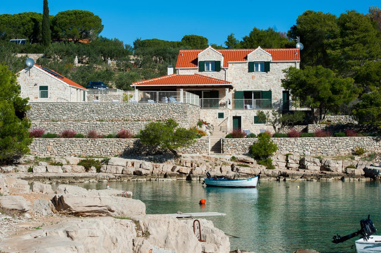 Luxury Villa Kate - In Lucice Bay With Turquoise Sea, Amazing Seaviews, And Heated Pool Milna  Exteriér fotografie