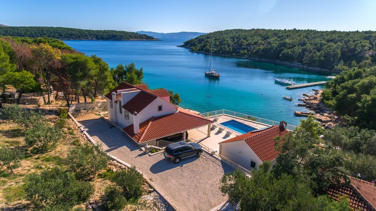 Luxury Villa Kate - In Lucice Bay With Turquoise Sea, Amazing Seaviews, And Heated Pool Milna  Exteriér fotografie