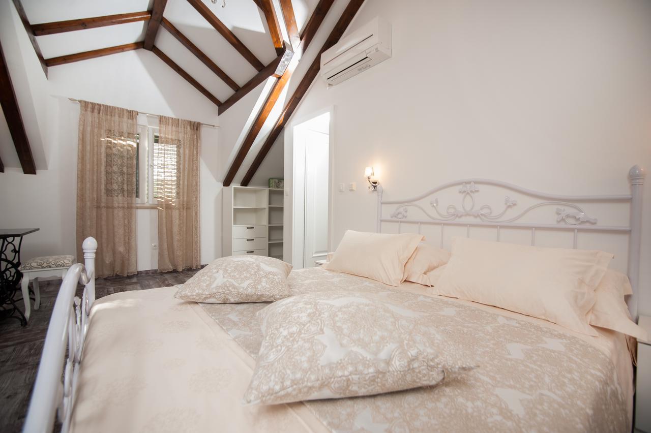Luxury Villa Kate - In Lucice Bay With Turquoise Sea, Amazing Seaviews, And Heated Pool Milna  Exteriér fotografie