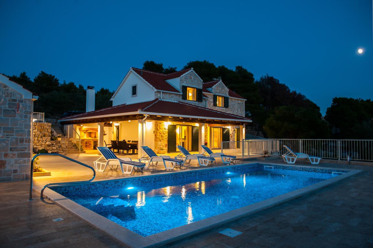 Luxury Villa Kate - In Lucice Bay With Turquoise Sea, Amazing Seaviews, And Heated Pool Milna  Exteriér fotografie