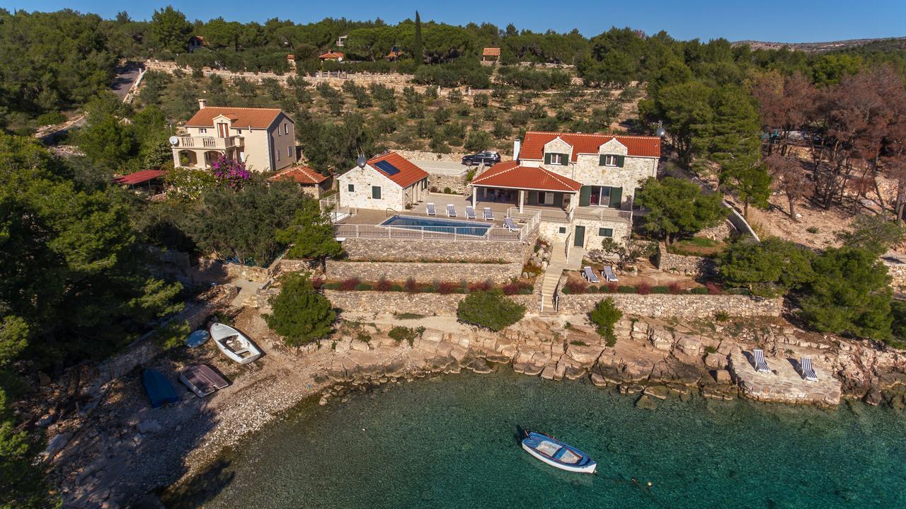 Luxury Villa Kate - In Lucice Bay With Turquoise Sea, Amazing Seaviews, And Heated Pool Milna  Exteriér fotografie