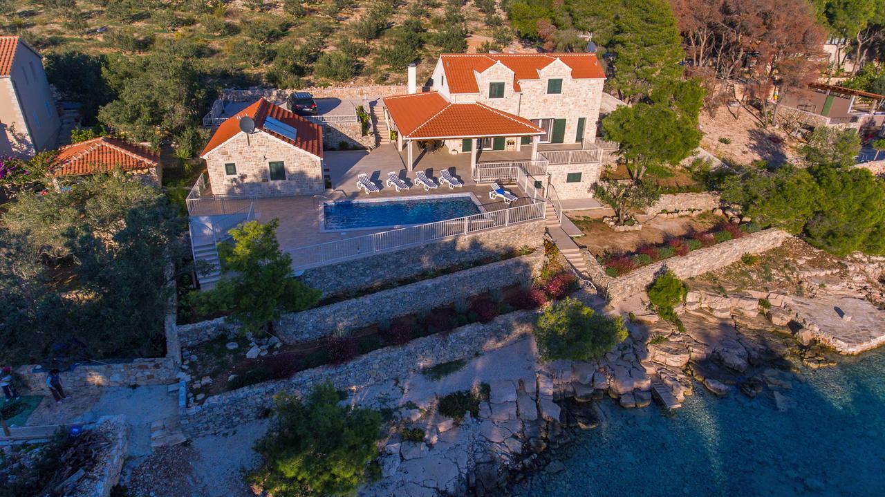Luxury Villa Kate - In Lucice Bay With Turquoise Sea, Amazing Seaviews, And Heated Pool Milna  Exteriér fotografie