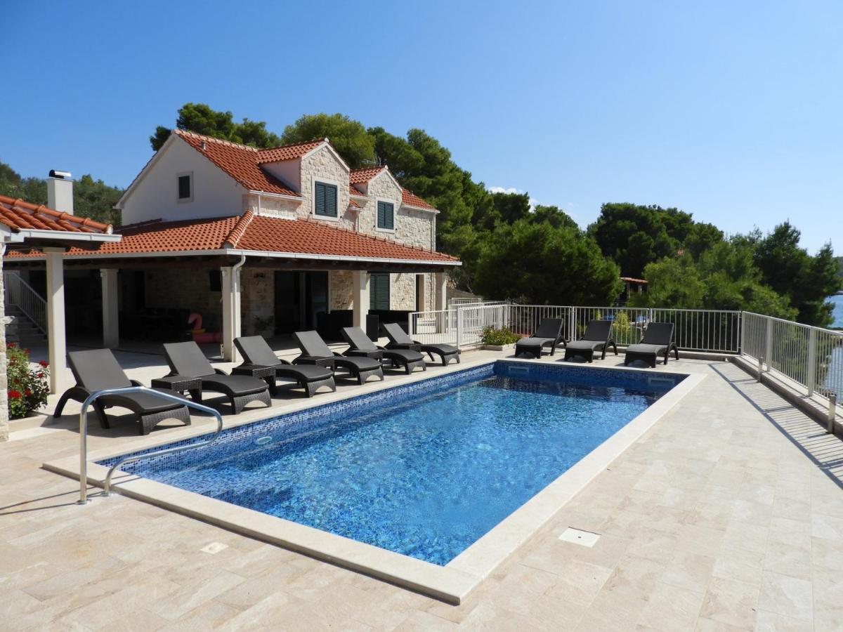 Luxury Villa Kate - In Lucice Bay With Turquoise Sea, Amazing Seaviews, And Heated Pool Milna  Exteriér fotografie